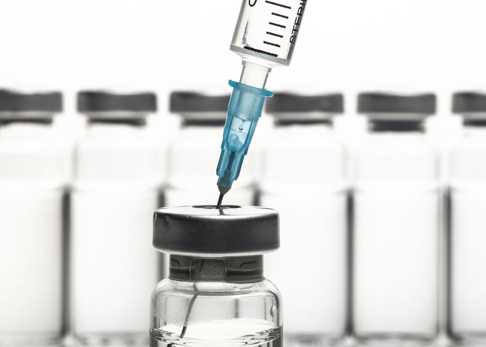 容器から採取されるワクチン
